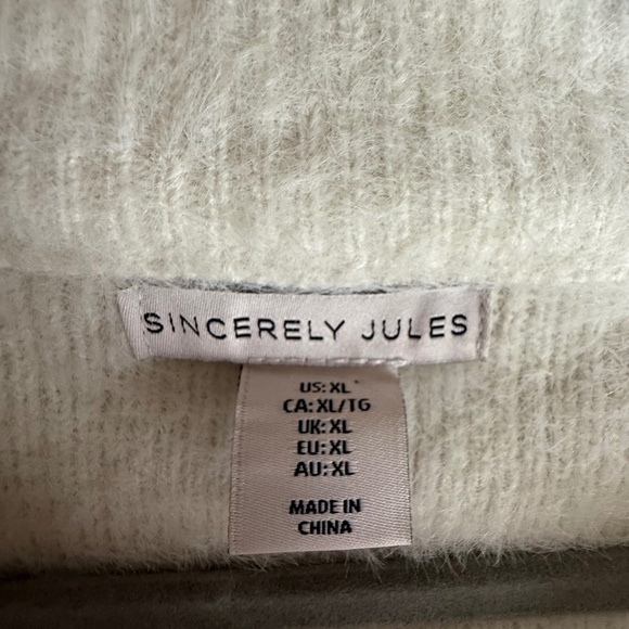 Sincerely Jules | Fuzzy Zip-Up Sweater | Size XL (fits like a M) | Winter White - Picture 8 of 9